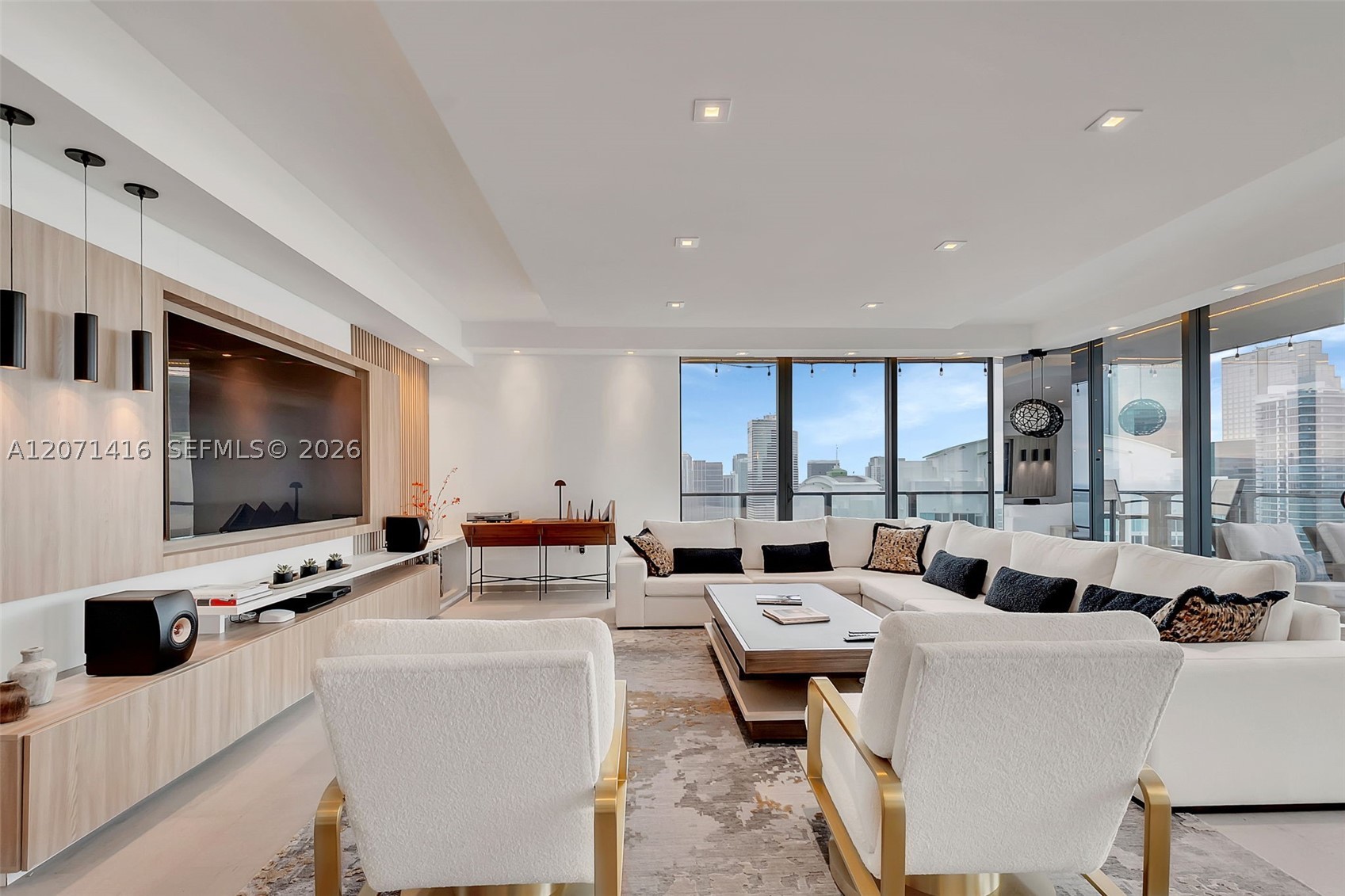 68 SE 6th St #3911 Miami, FL 33131