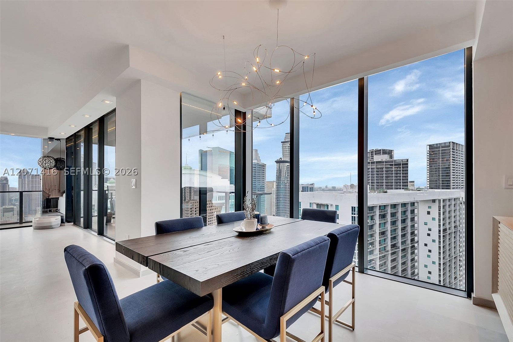 68 SE 6th St #3911 Miami, FL 33131