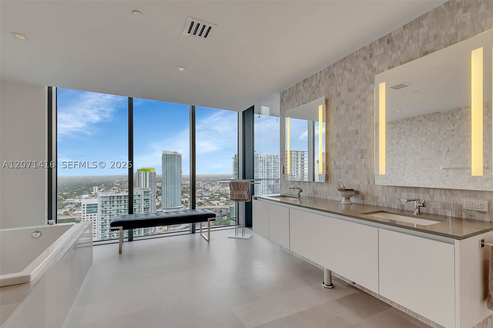 68 SE 6th St #3911 Miami, FL 33131