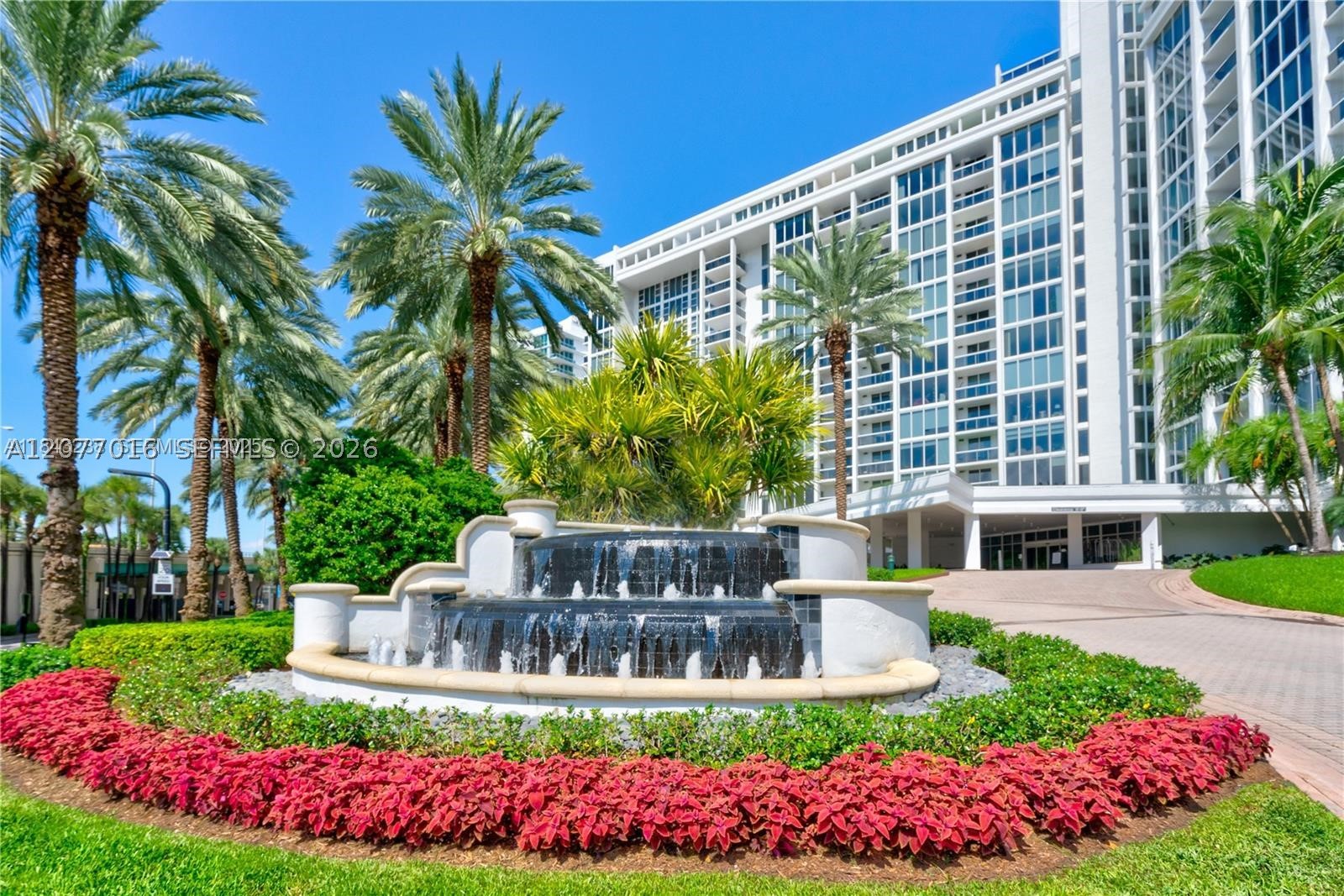 10275 Collins Ave #611