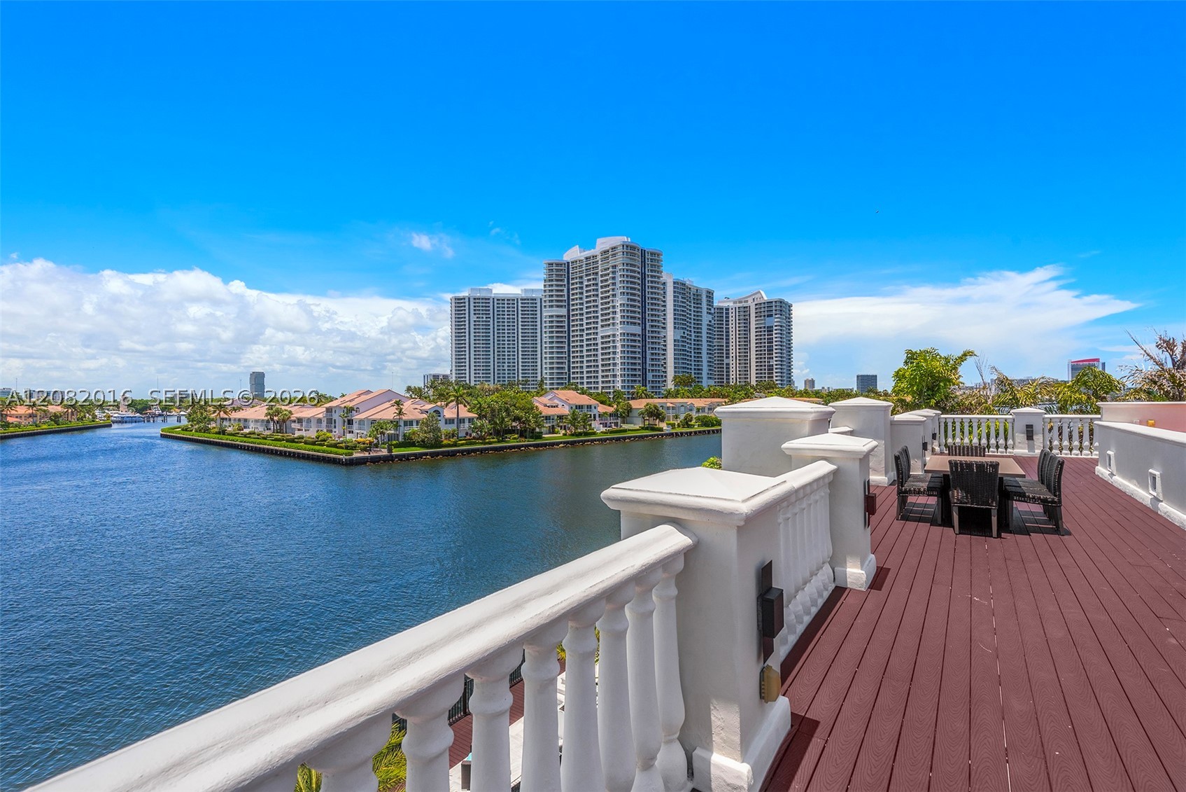 498 N Parkway Pkwy Golden Beach, FL 33160
