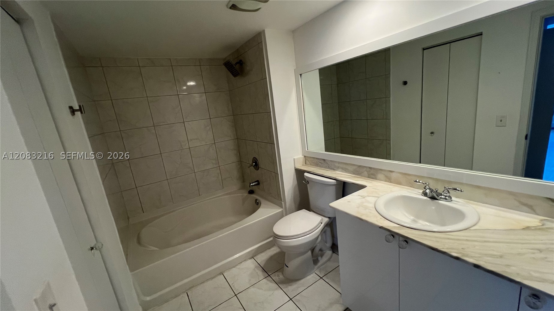 image The Venture at Aventura16