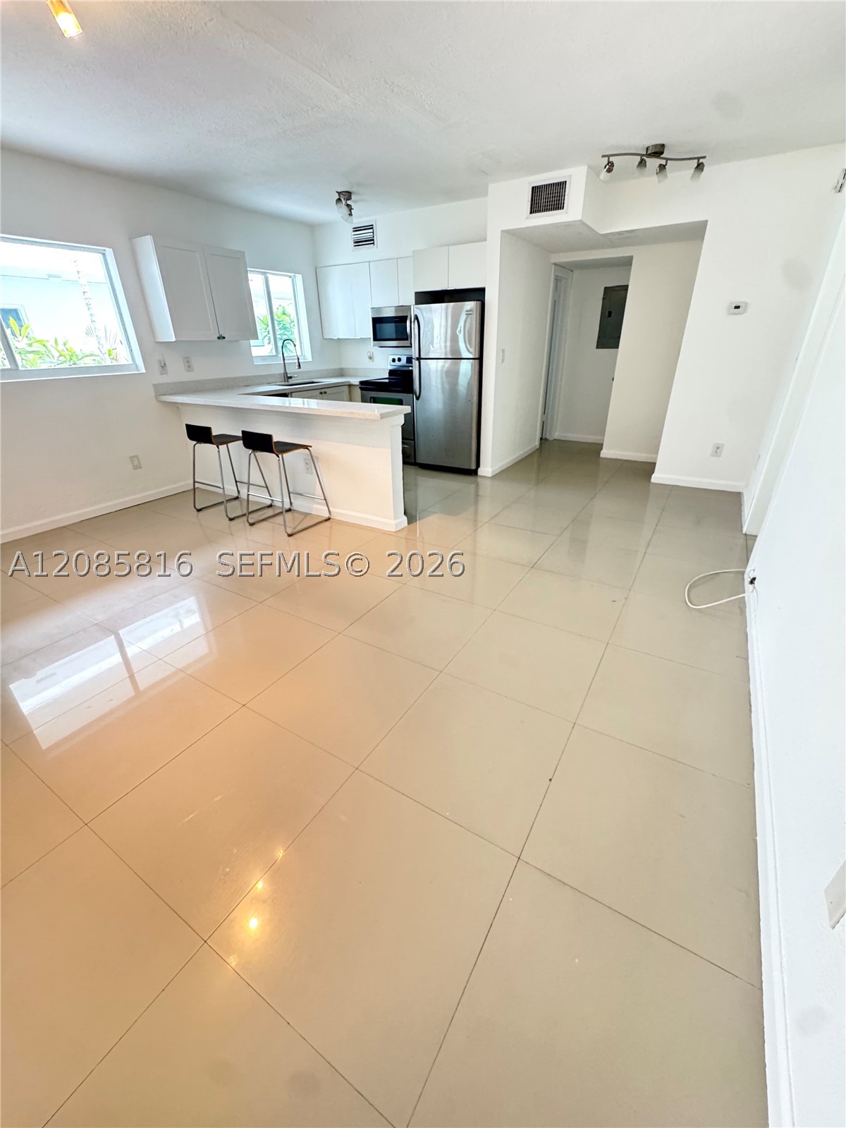 8035 Crespi Blvd #2