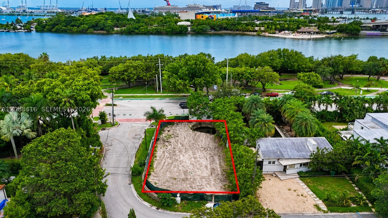 920 N Venetian Dr Miami, FL 33139