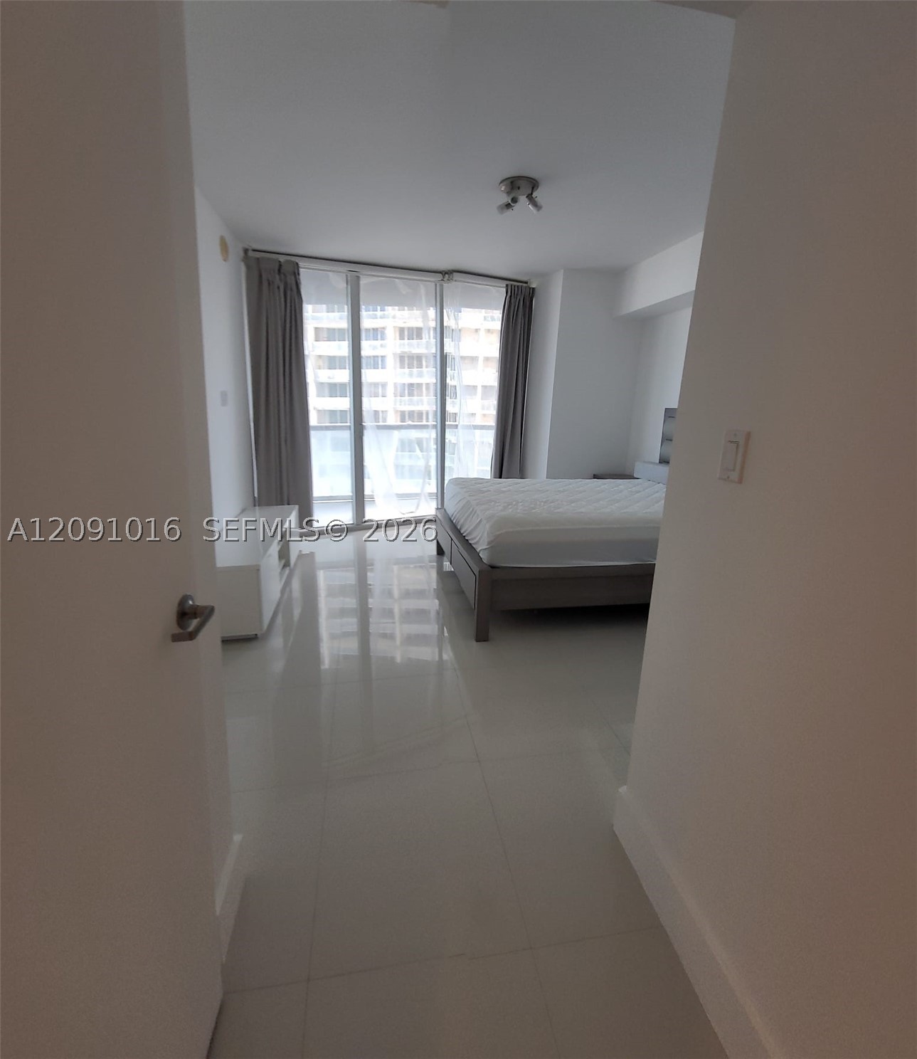 image Icon Brickell I24