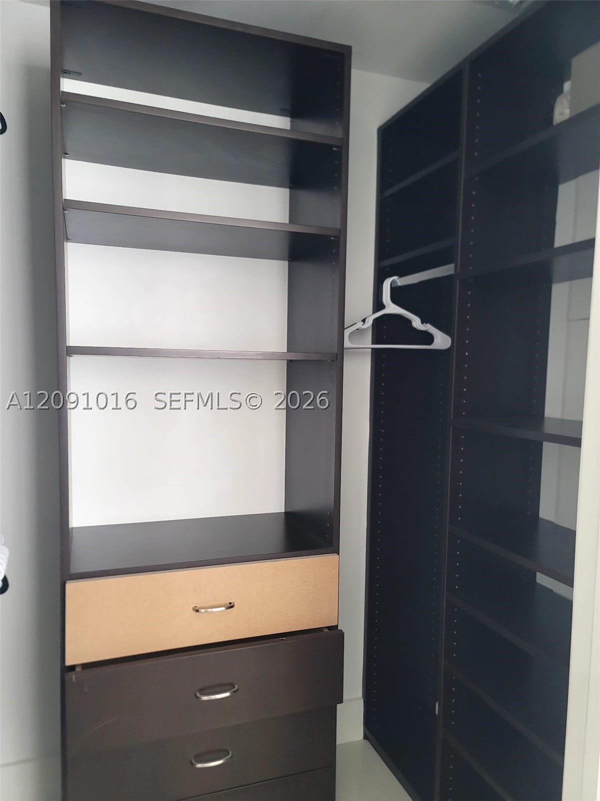 image Icon Brickell I32
