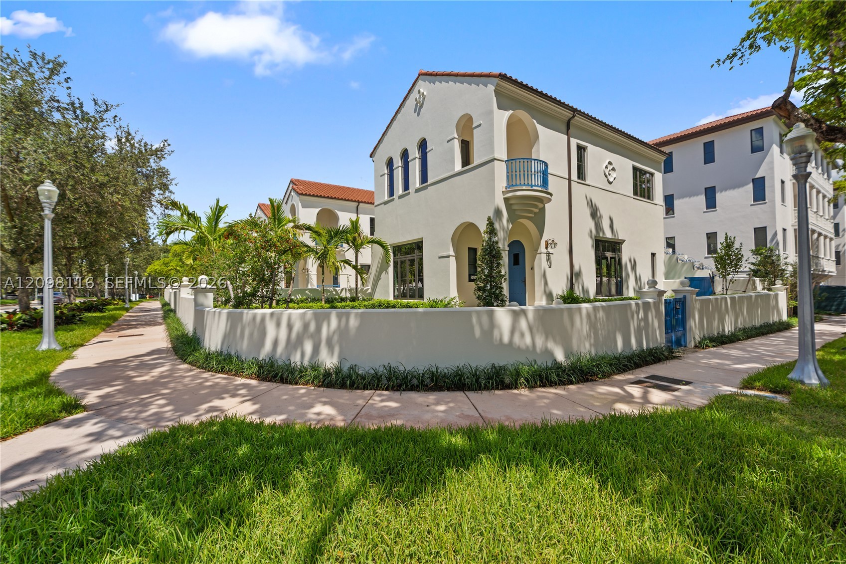 555 Santander Ave #V4