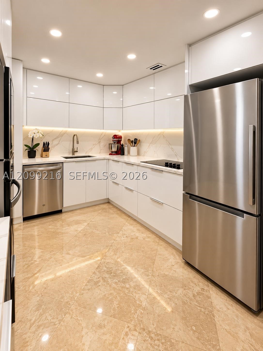 5555 Collins Ave #14Y Miami Beach, FL 33140