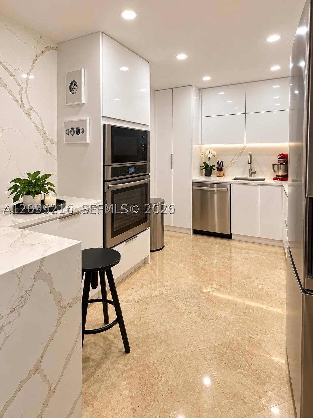 5555 Collins Ave #14Y Miami Beach, FL 33140