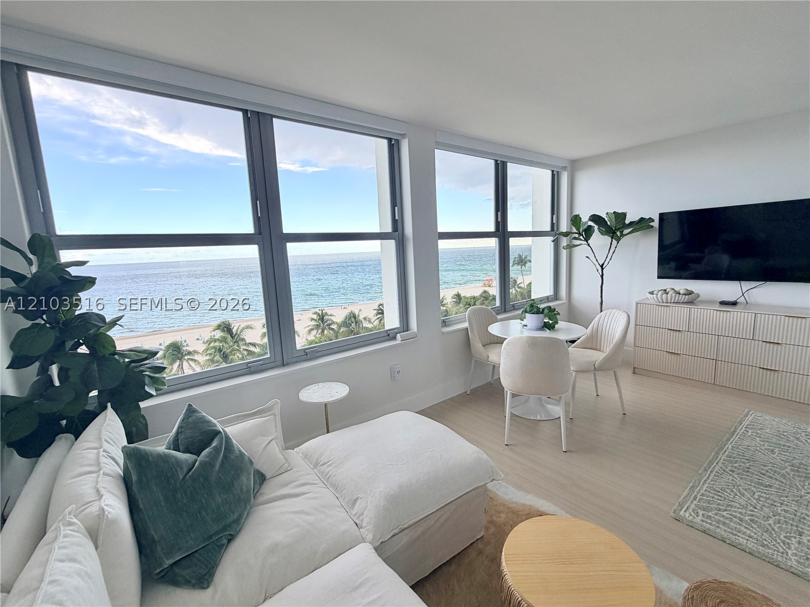 2899 Collins Ave #931