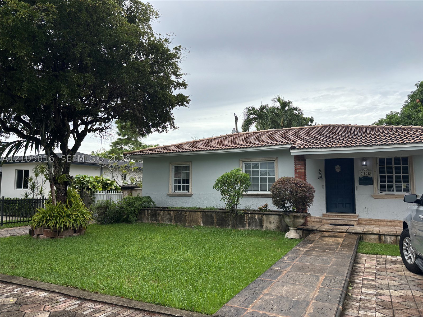 7325 SW 18th St Rd