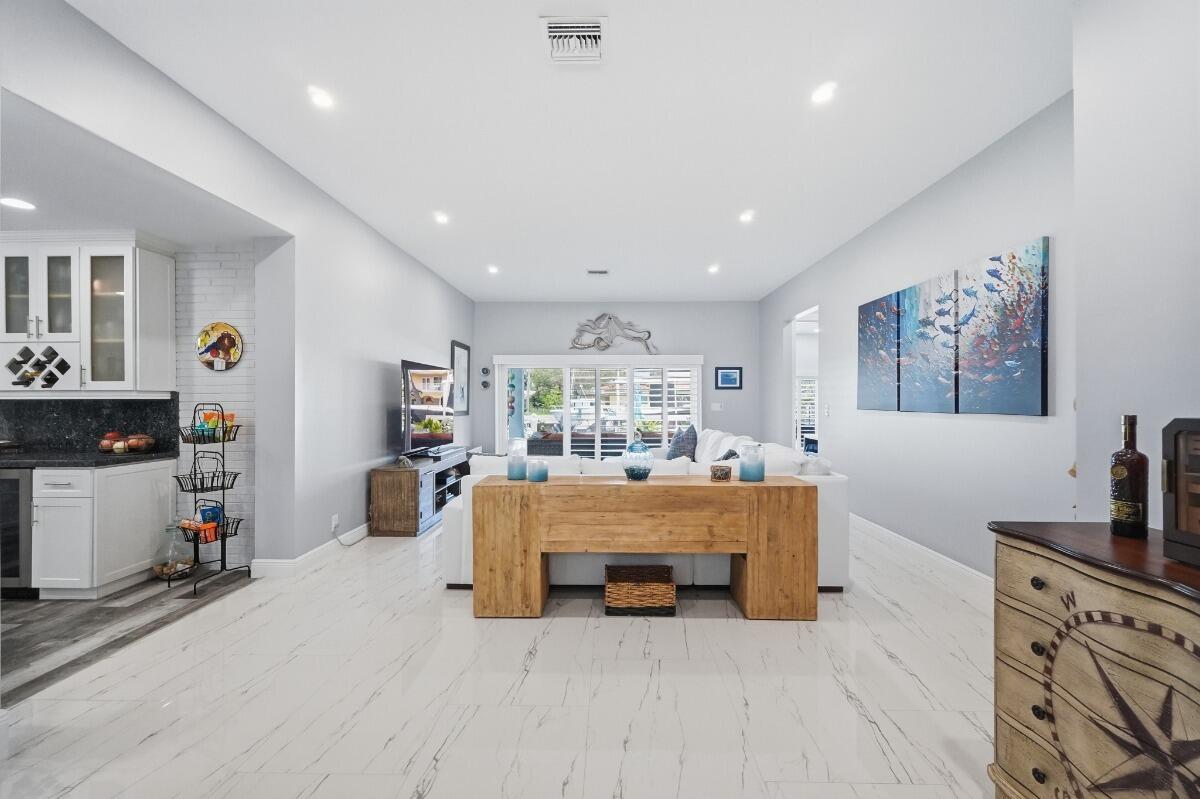 380 SE 5th Pompano Beach, FL 33060