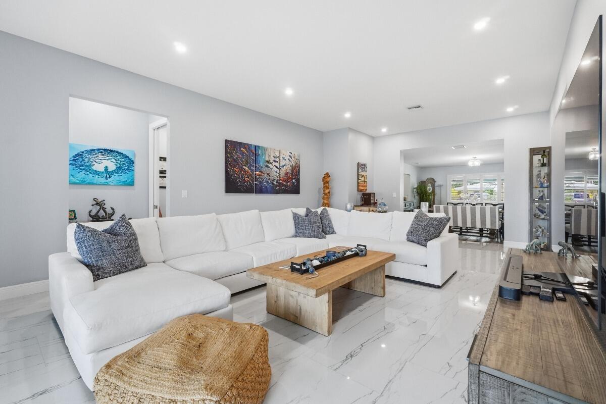 380 SE 5th Pompano Beach, FL 33060