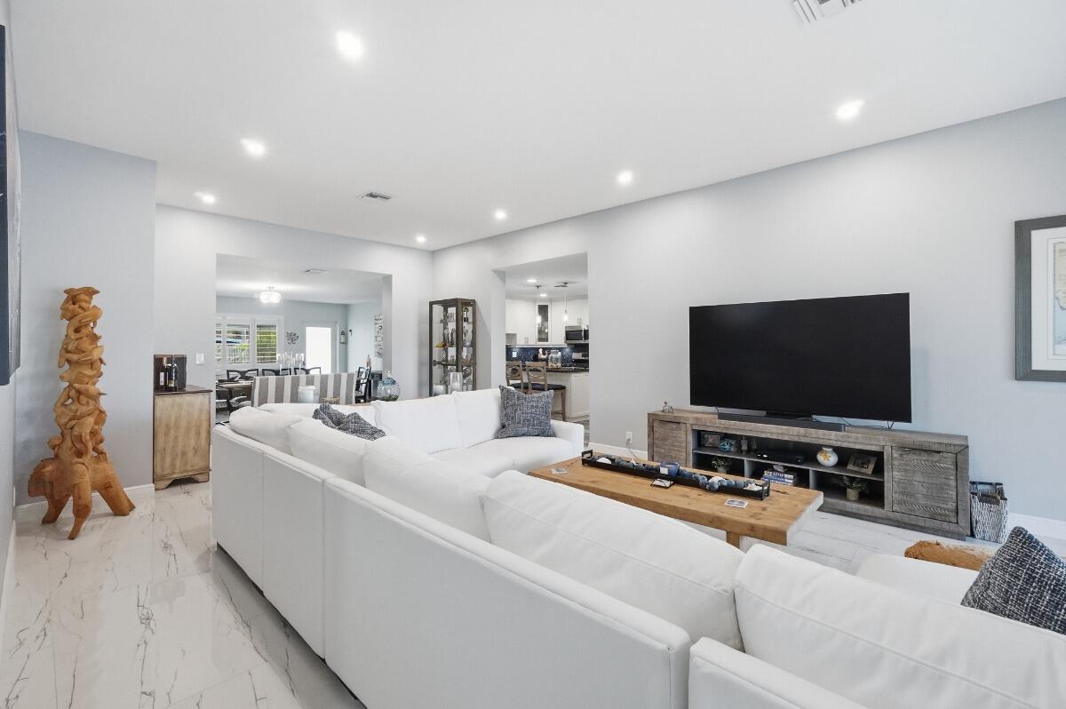 380 SE 5th Pompano Beach, FL 33060