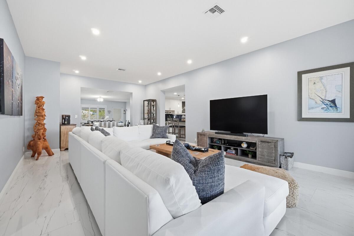 380 SE 5th Pompano Beach, FL 33060