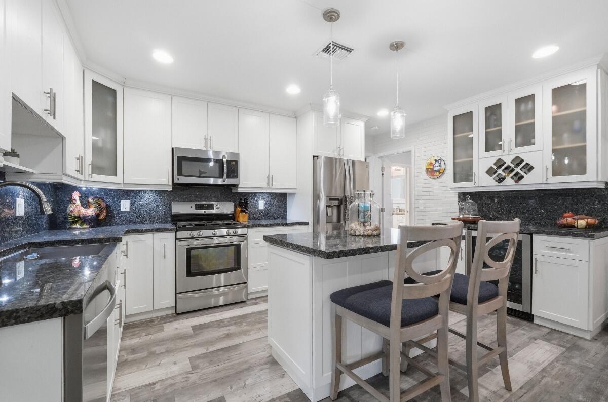 380 SE 5th Pompano Beach, FL 33060