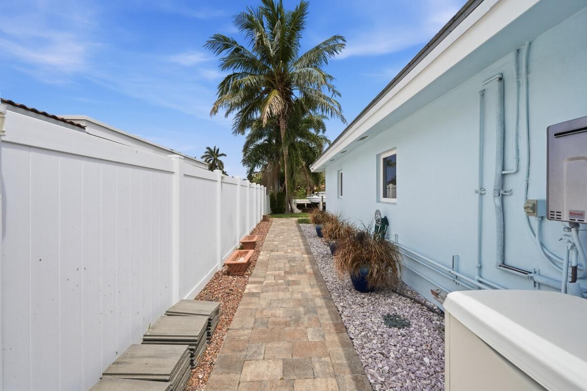 380 SE 5th Pompano Beach, FL 33060