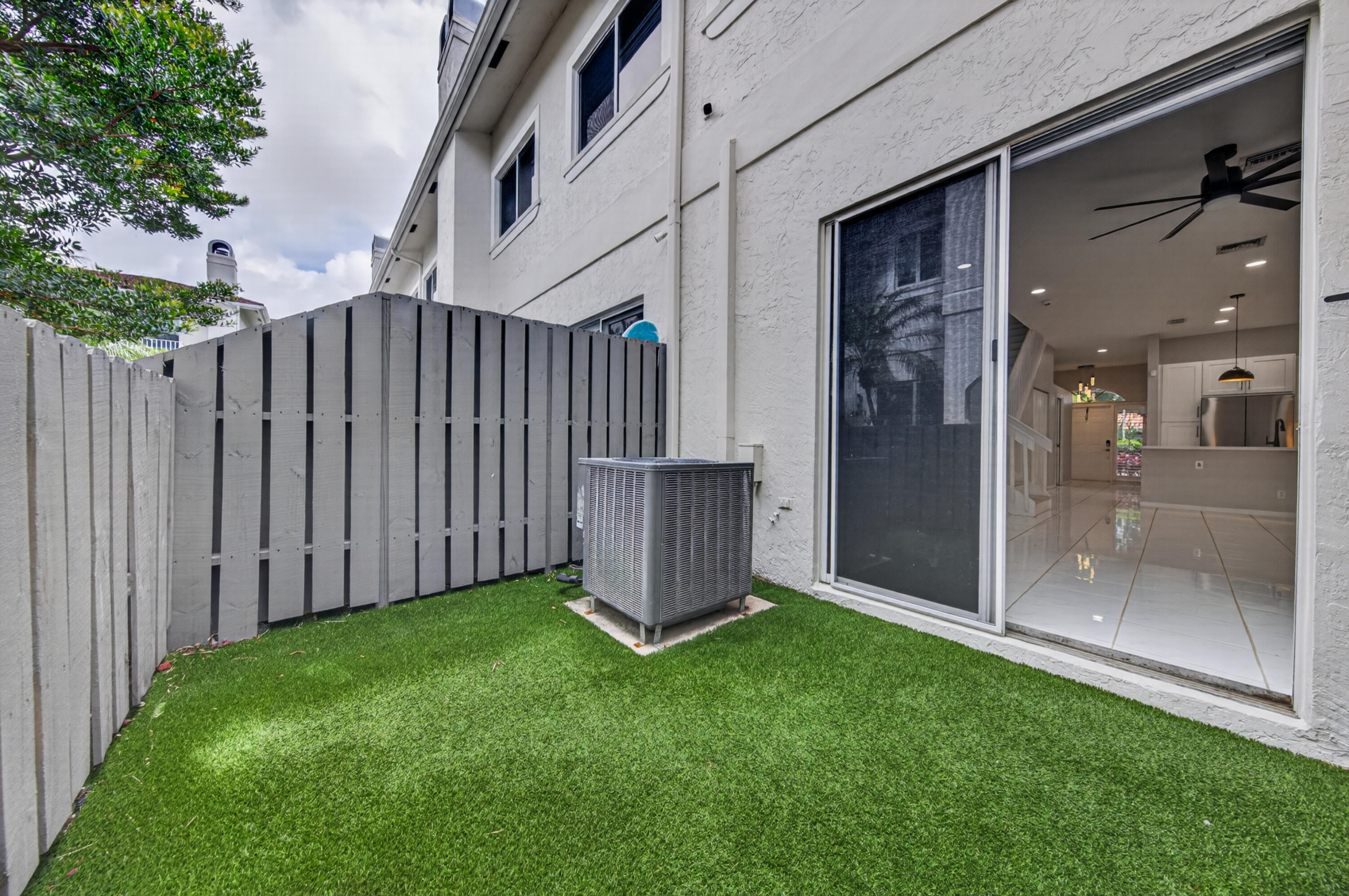 835 NE 17th Fort Lauderdale, FL 33304