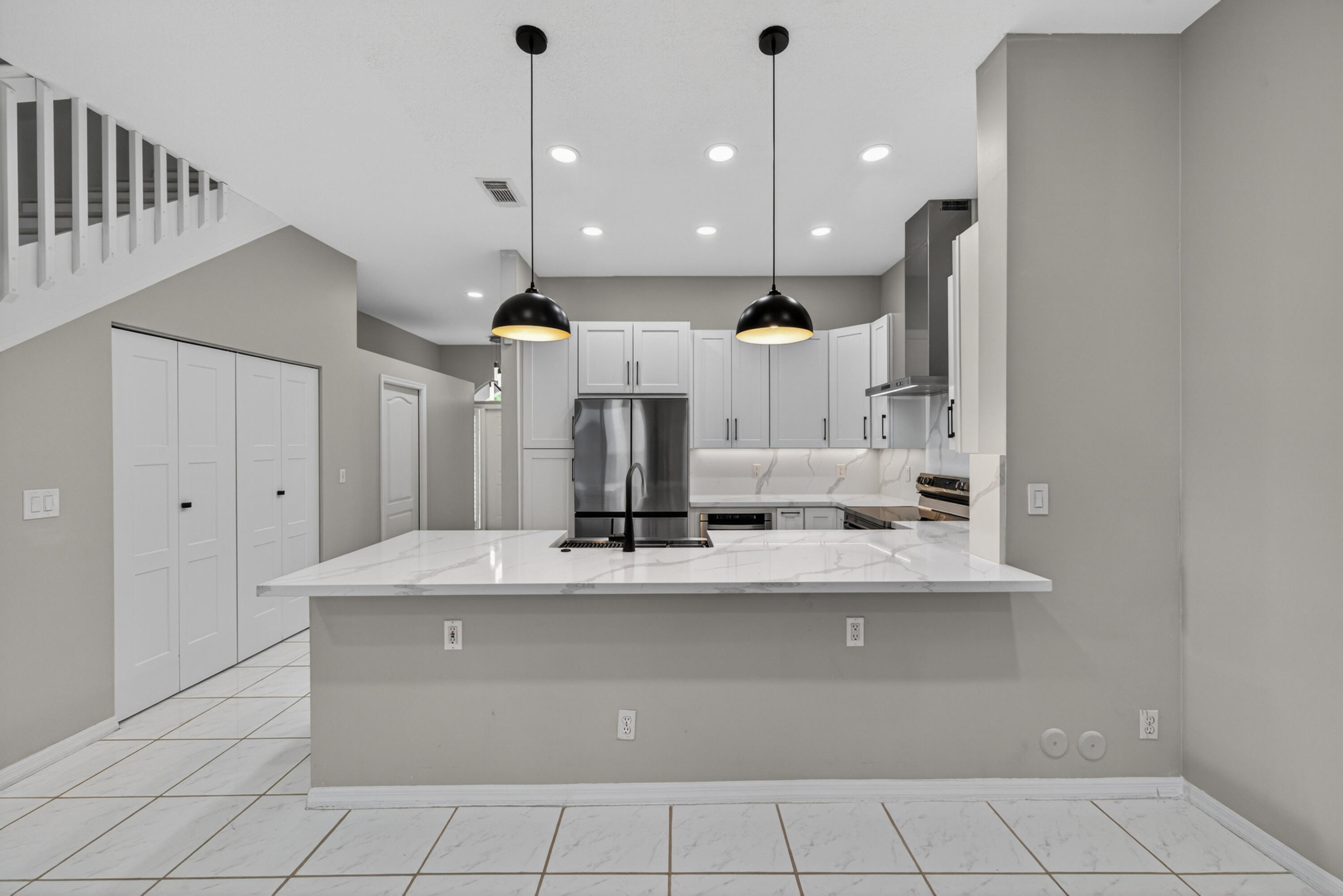 835 NE 17th Fort Lauderdale, FL 33304