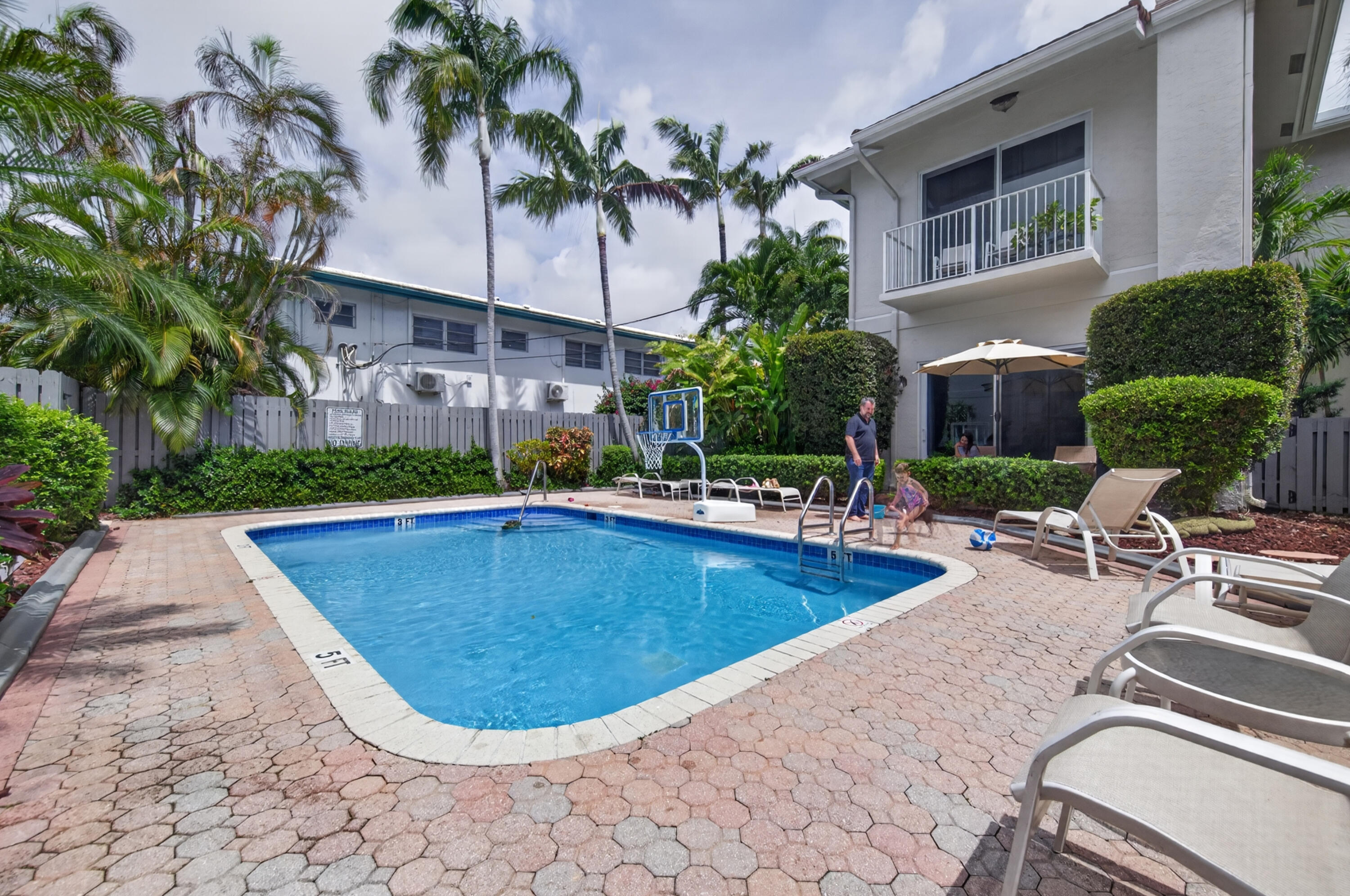 835 NE 17th Fort Lauderdale, FL 33304