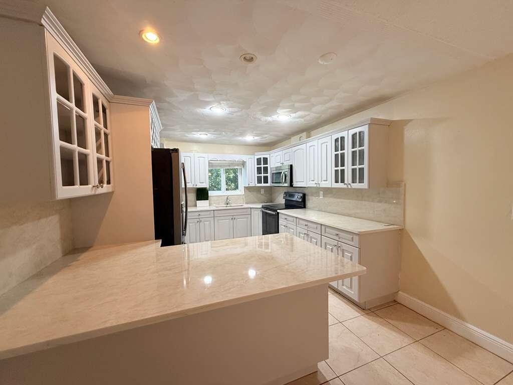 2210 Taylor #207