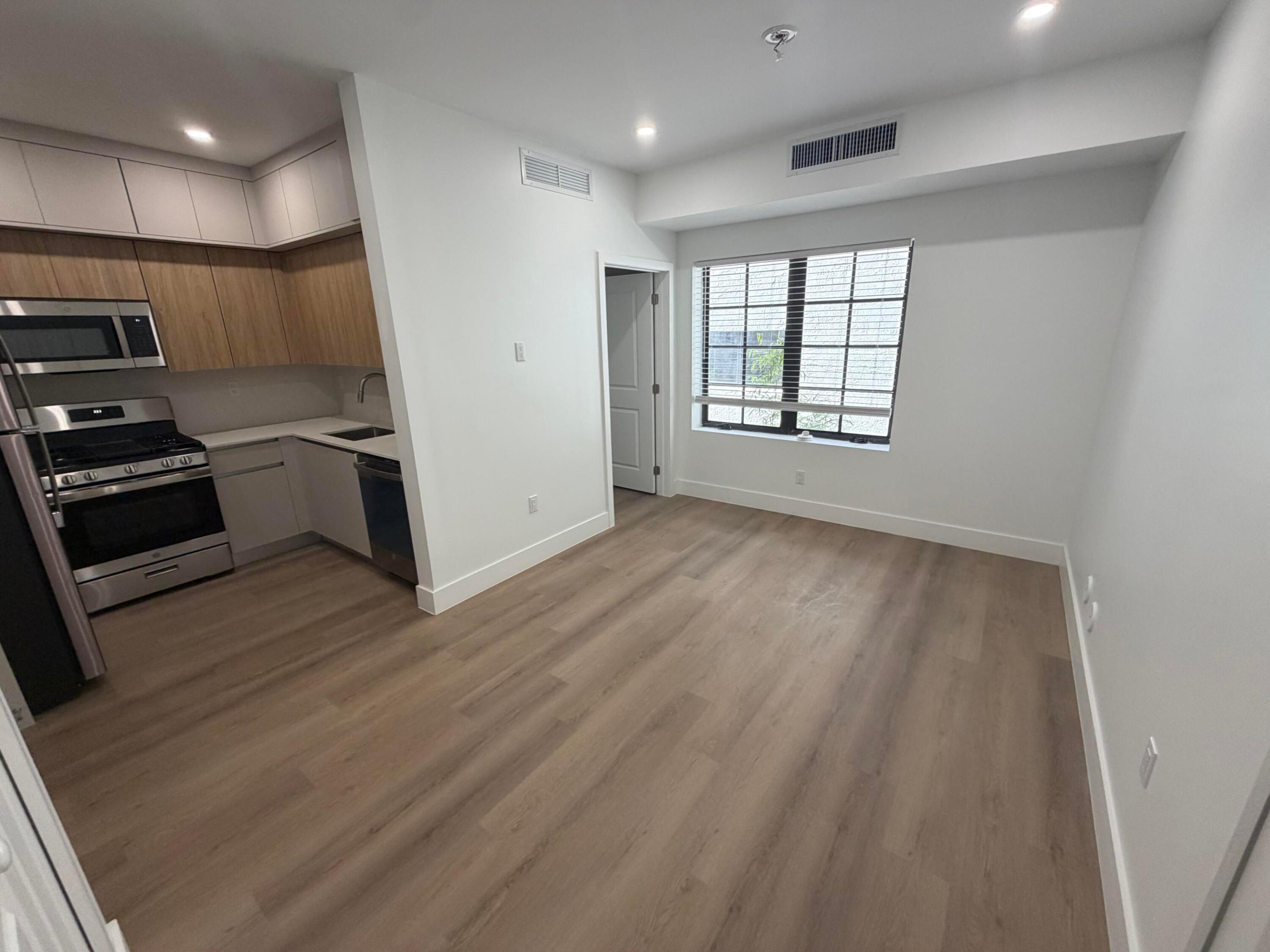 1619 Jefferson #204