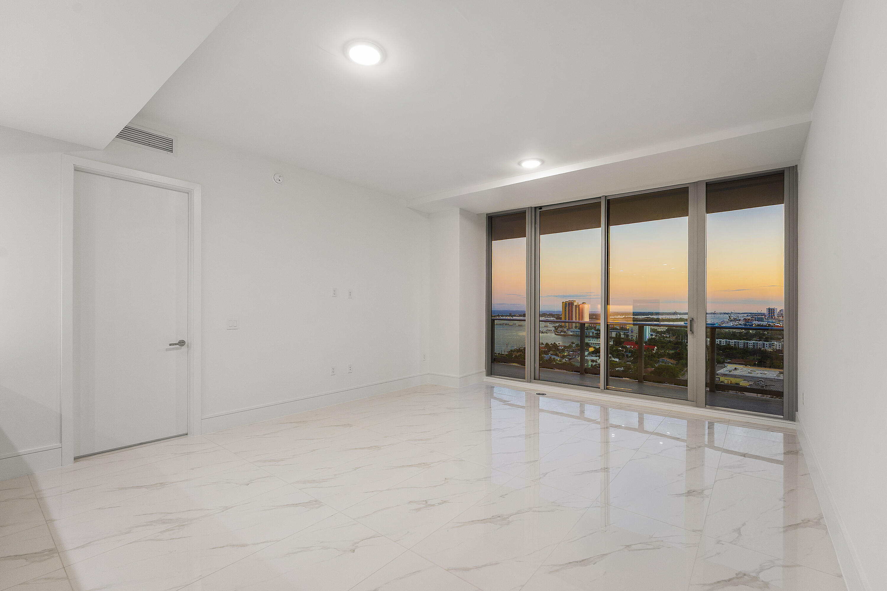 220 Lake Shr #1911 Lake Park, FL 33403