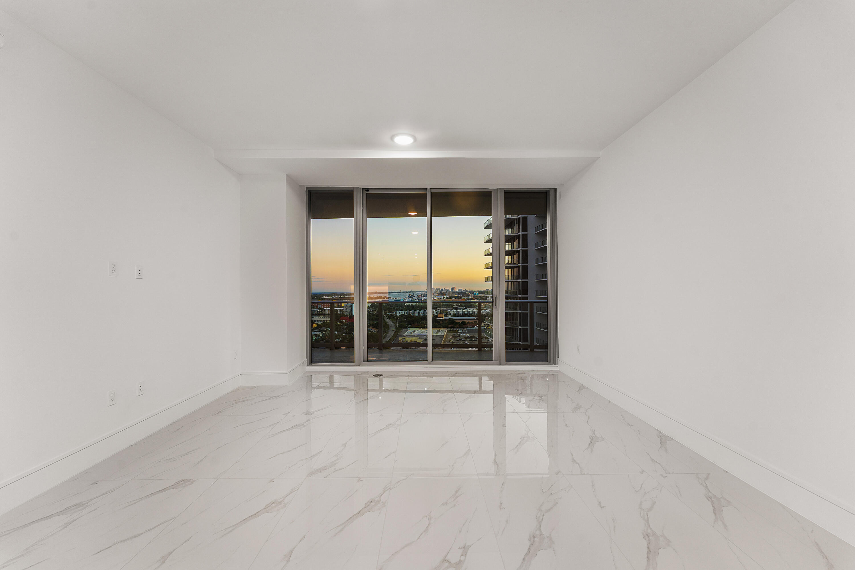 220 Lake Shr #1911 Lake Park, FL 33403