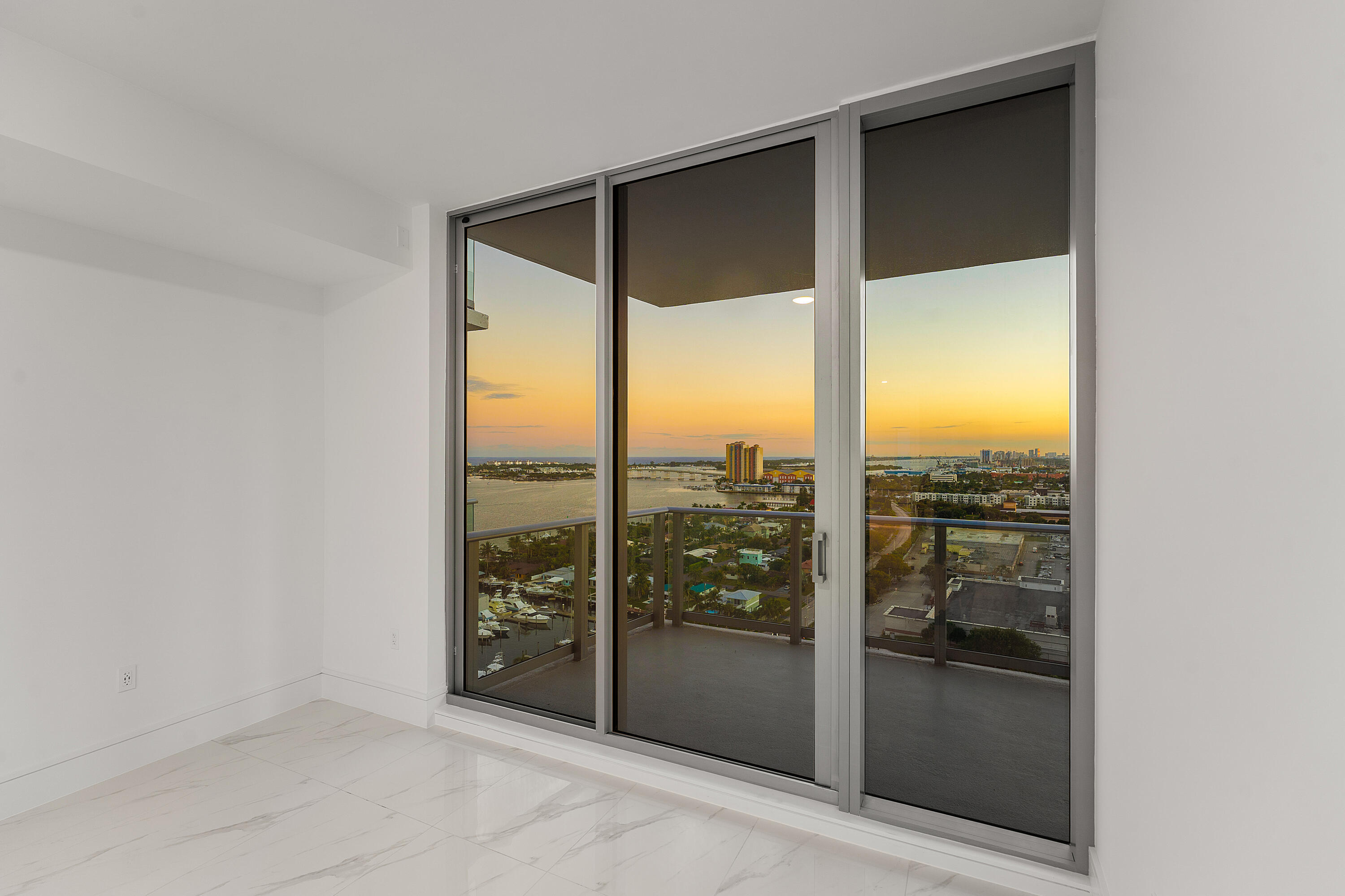 220 Lake Shr #1911 Lake Park, FL 33403