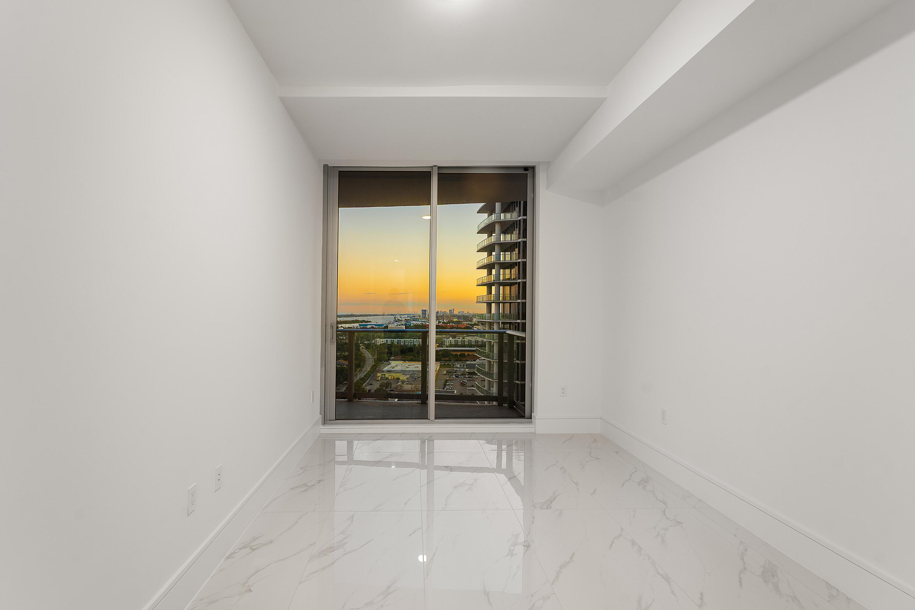 220 Lake Shr #1911 Lake Park, FL 33403
