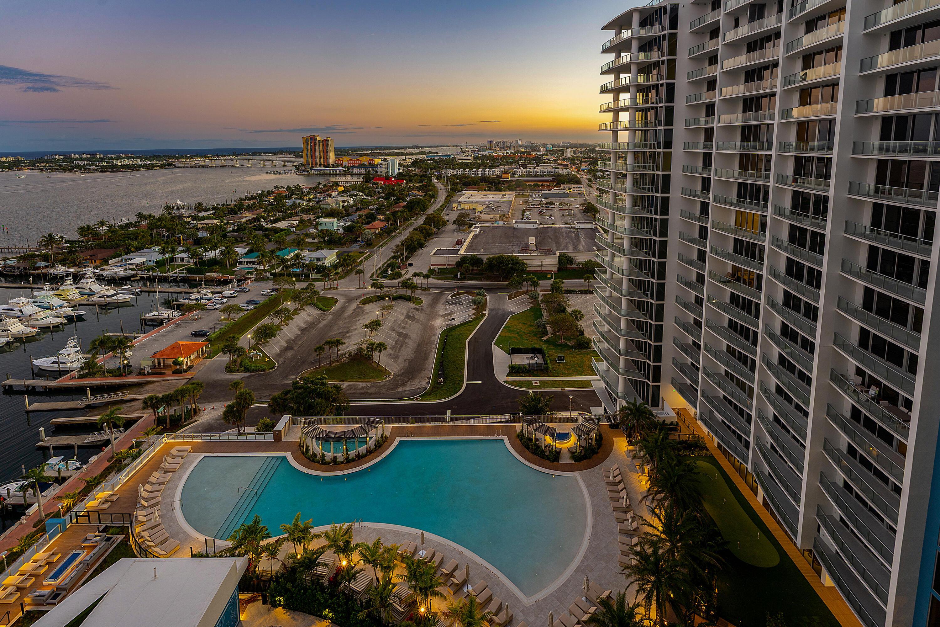 220 Lake Shr #1911 Lake Park, FL 33403