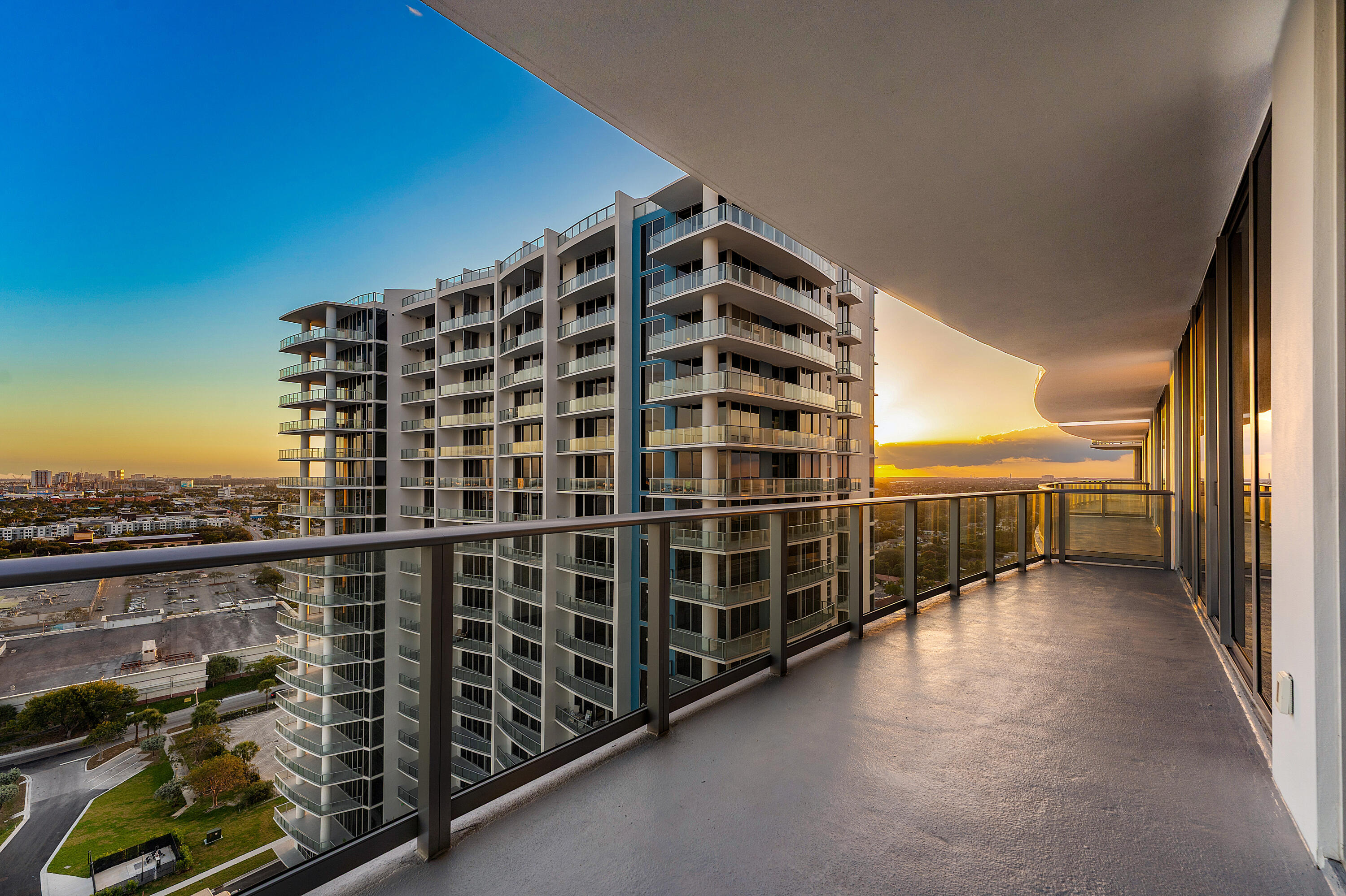 220 Lake Shr #1911 Lake Park, FL 33403