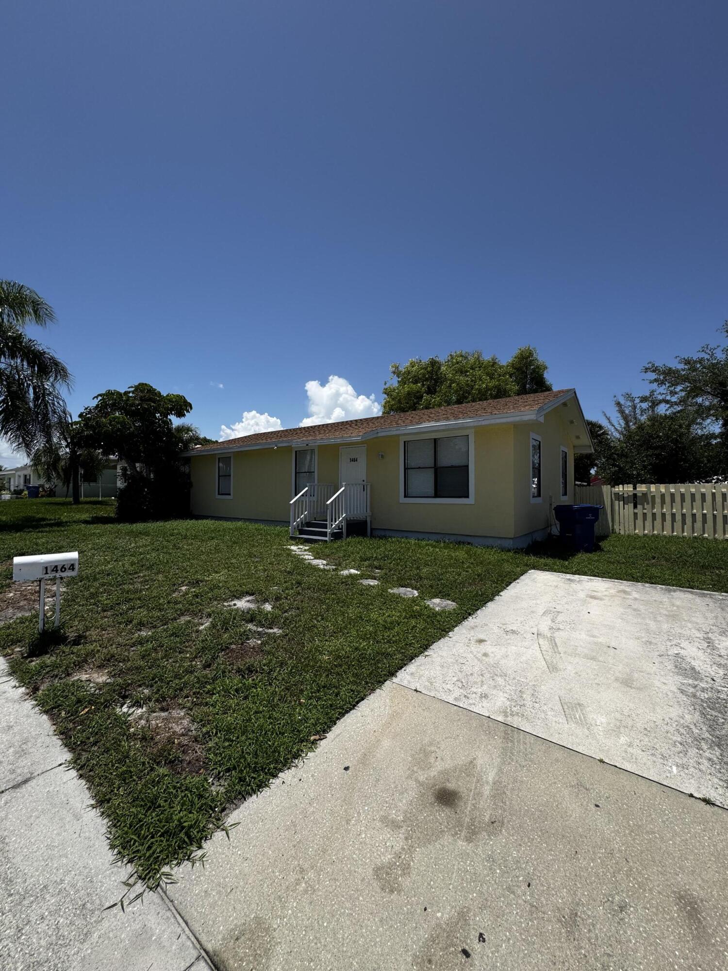 1464 W 32nd