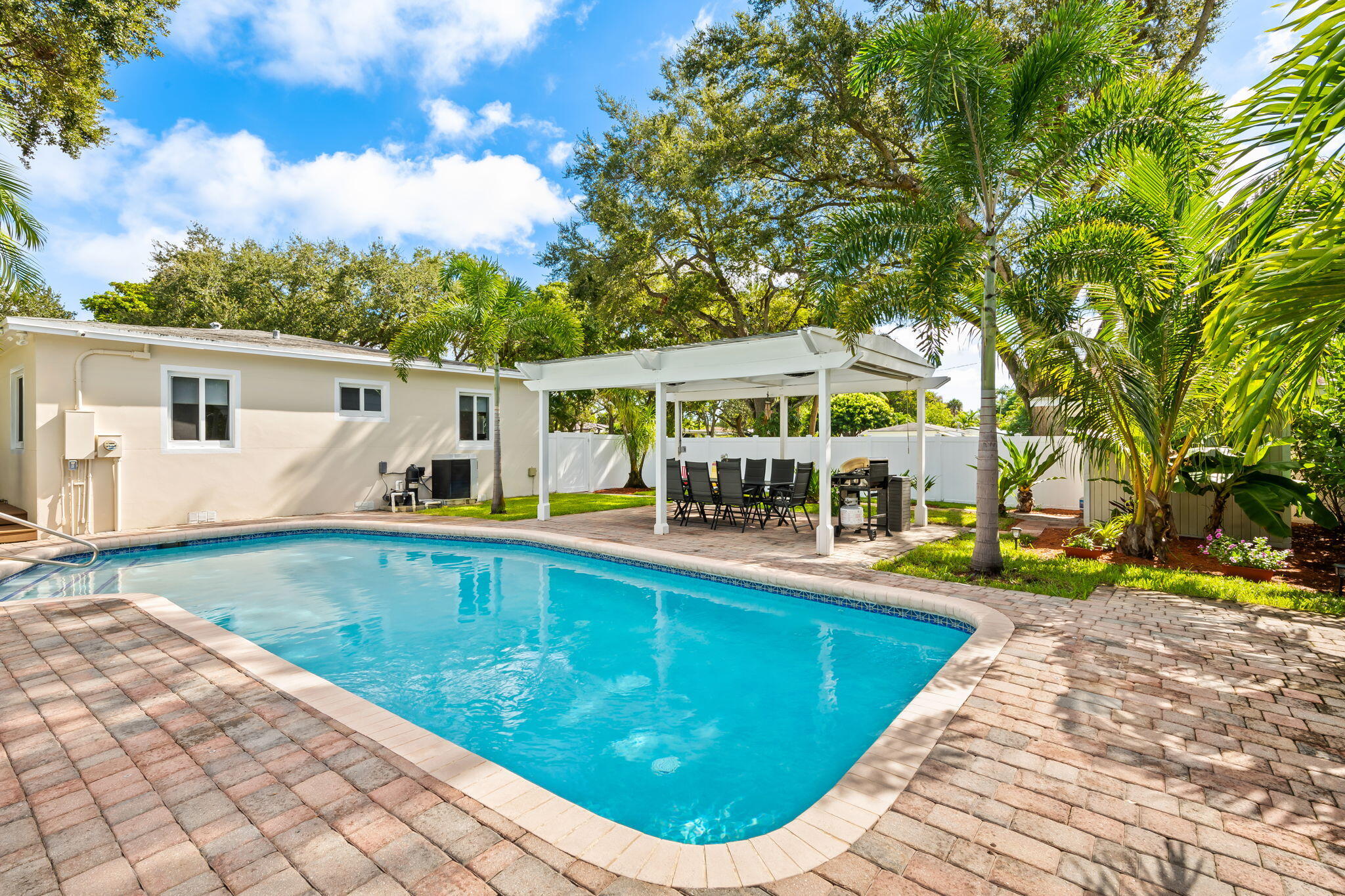 1300 SW 17th St Fort Lauderdale, FL 33315
