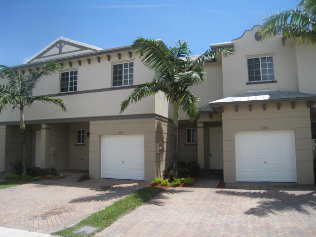 984 Lucaya Dr