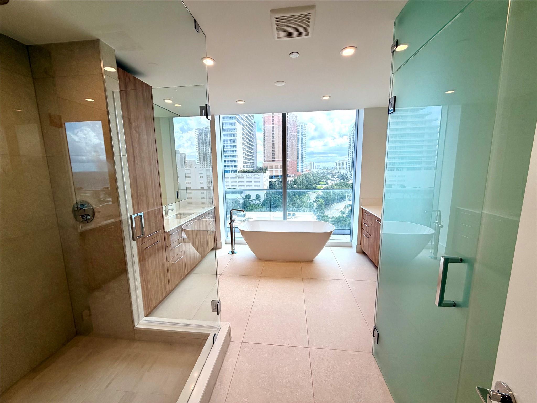 image Selene Oceanfront Residen24