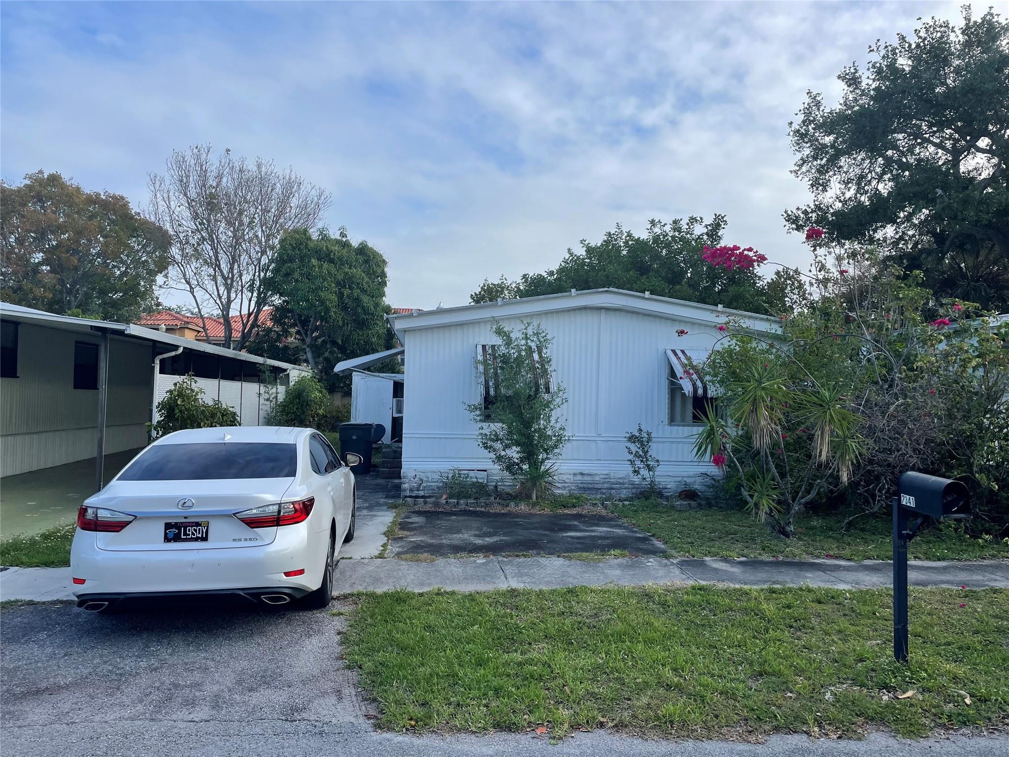 2341 SW 51st Ct