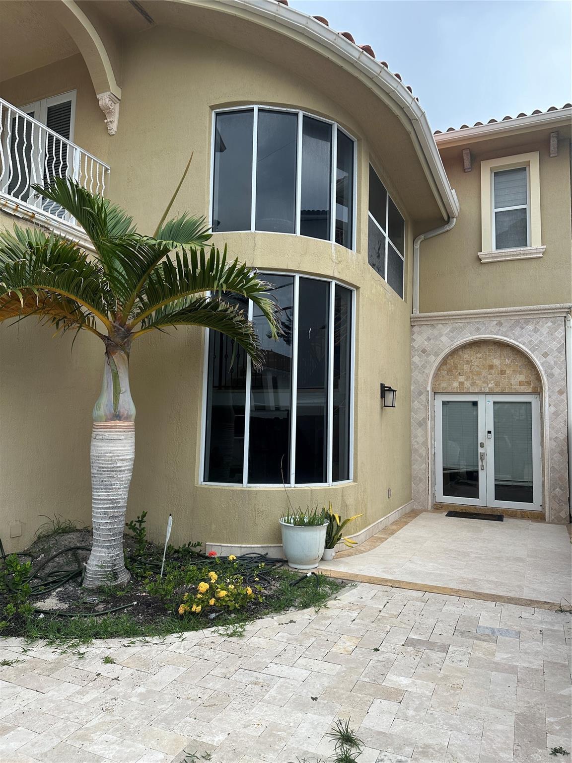 3325 NE 14th Ct