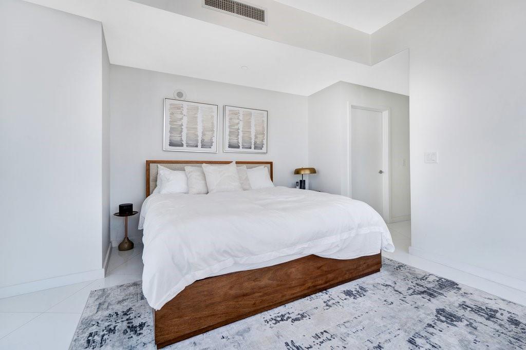 image Paramount Miami Worldcent12