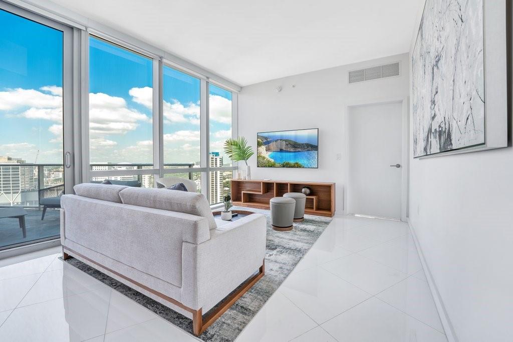 image Paramount Miami Worldcent1