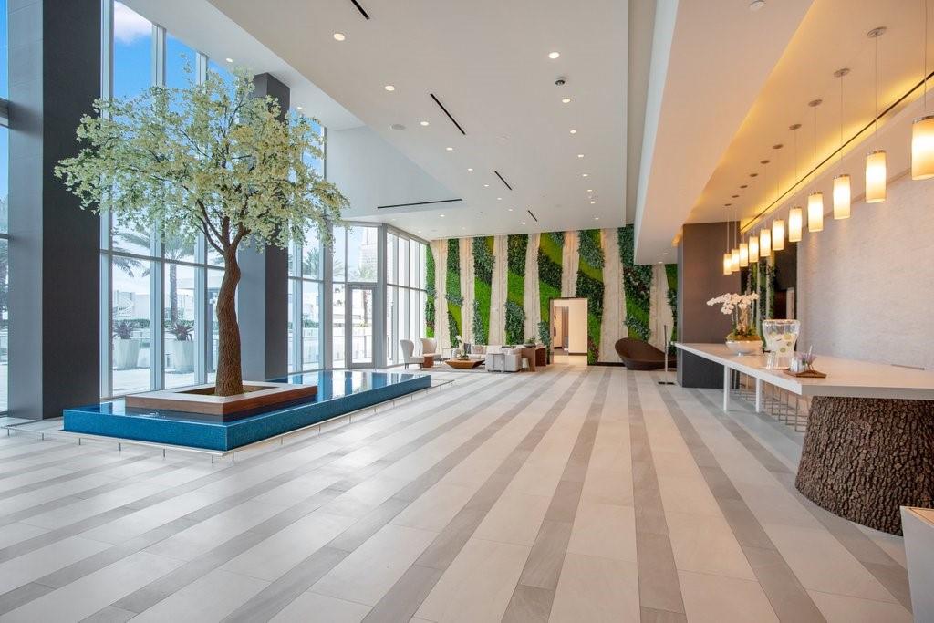 image Paramount Miami Worldcent32