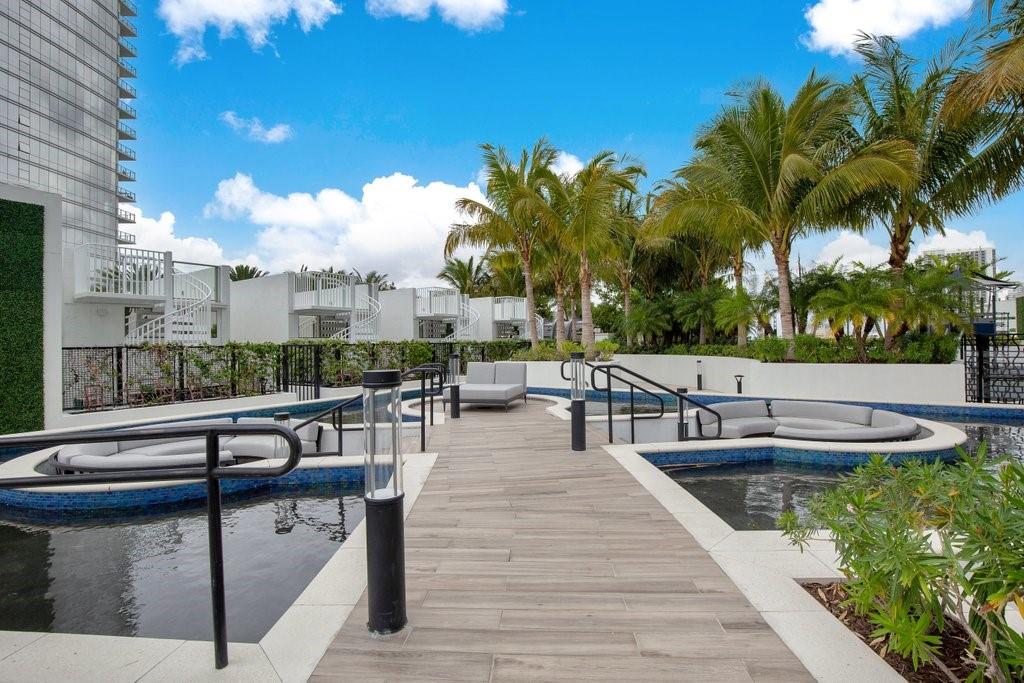 image Paramount Miami Worldcent46