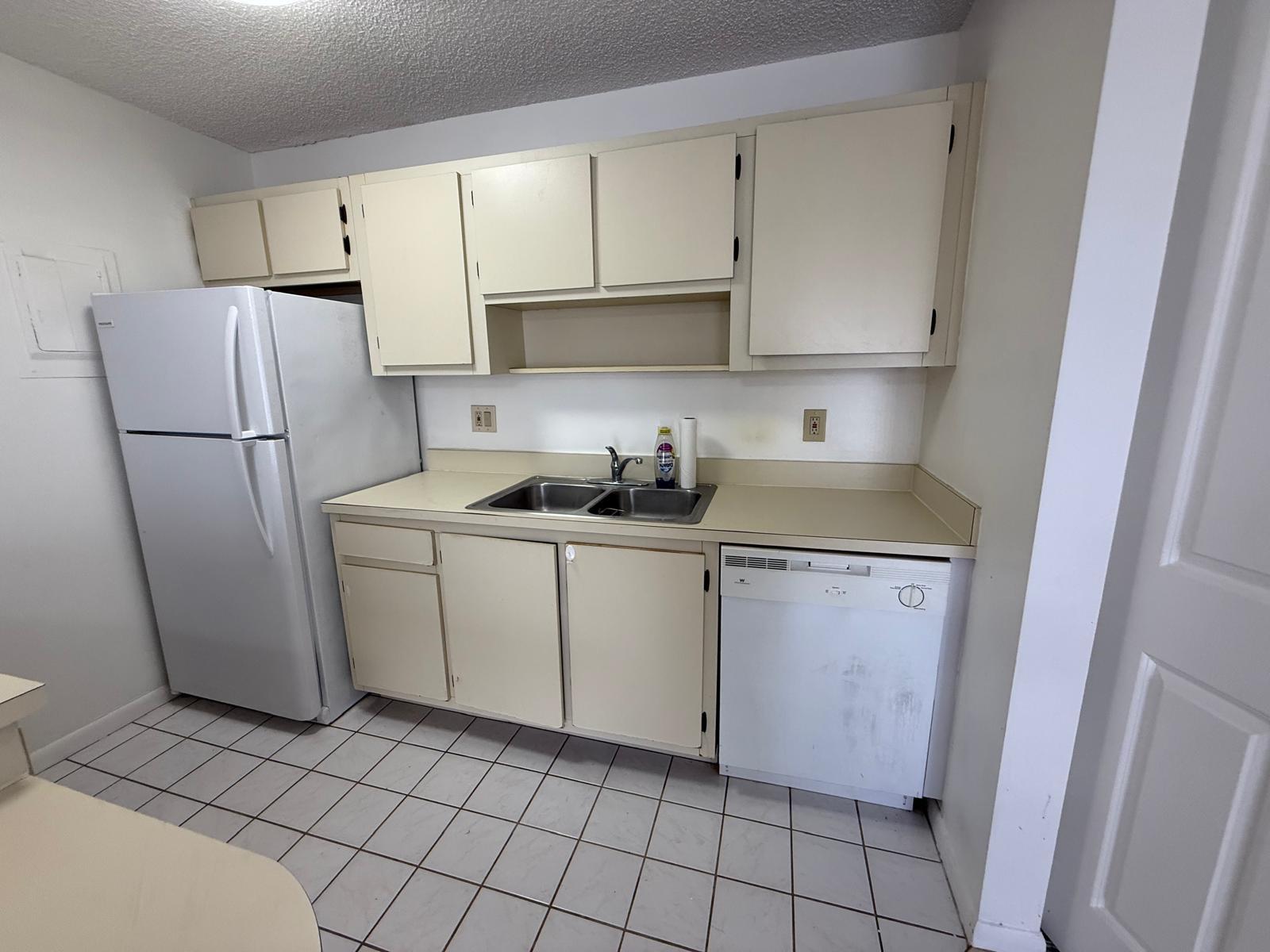 645 Executive Ctr Dr #R104