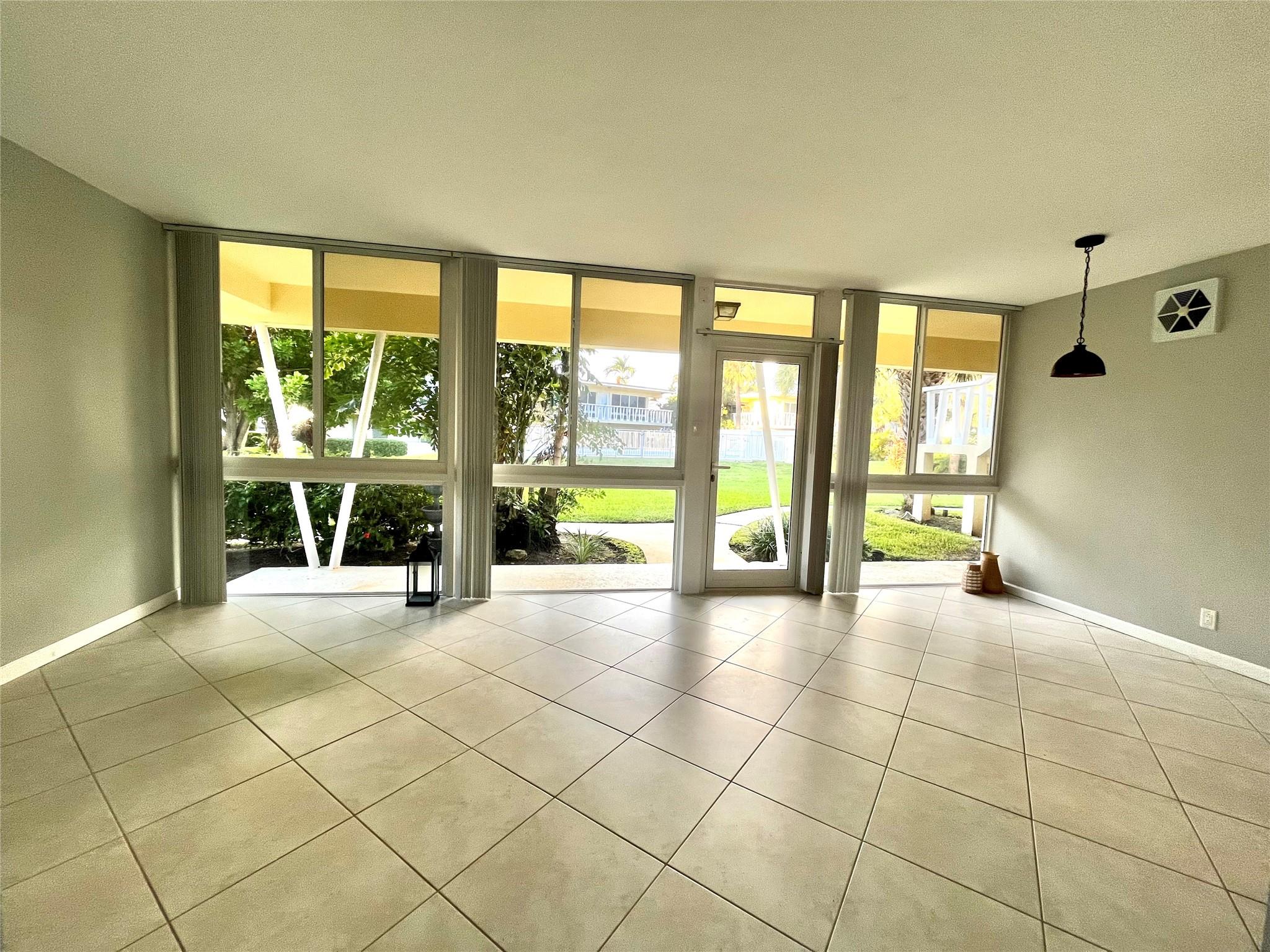 2755 NE 28th Ave #B4 Lighthouse Point, FL 33064