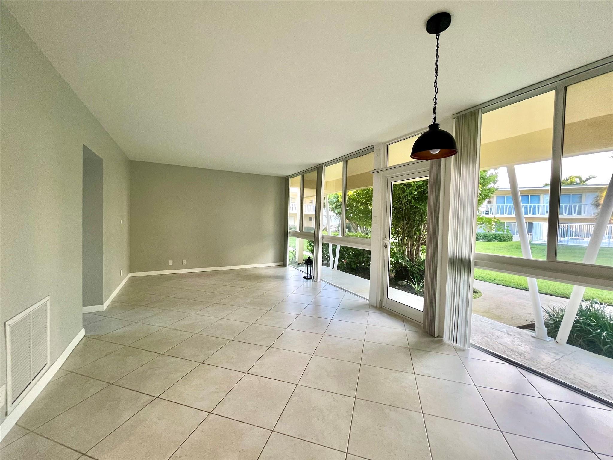 2755 NE 28th Ave #B4 Lighthouse Point, FL 33064