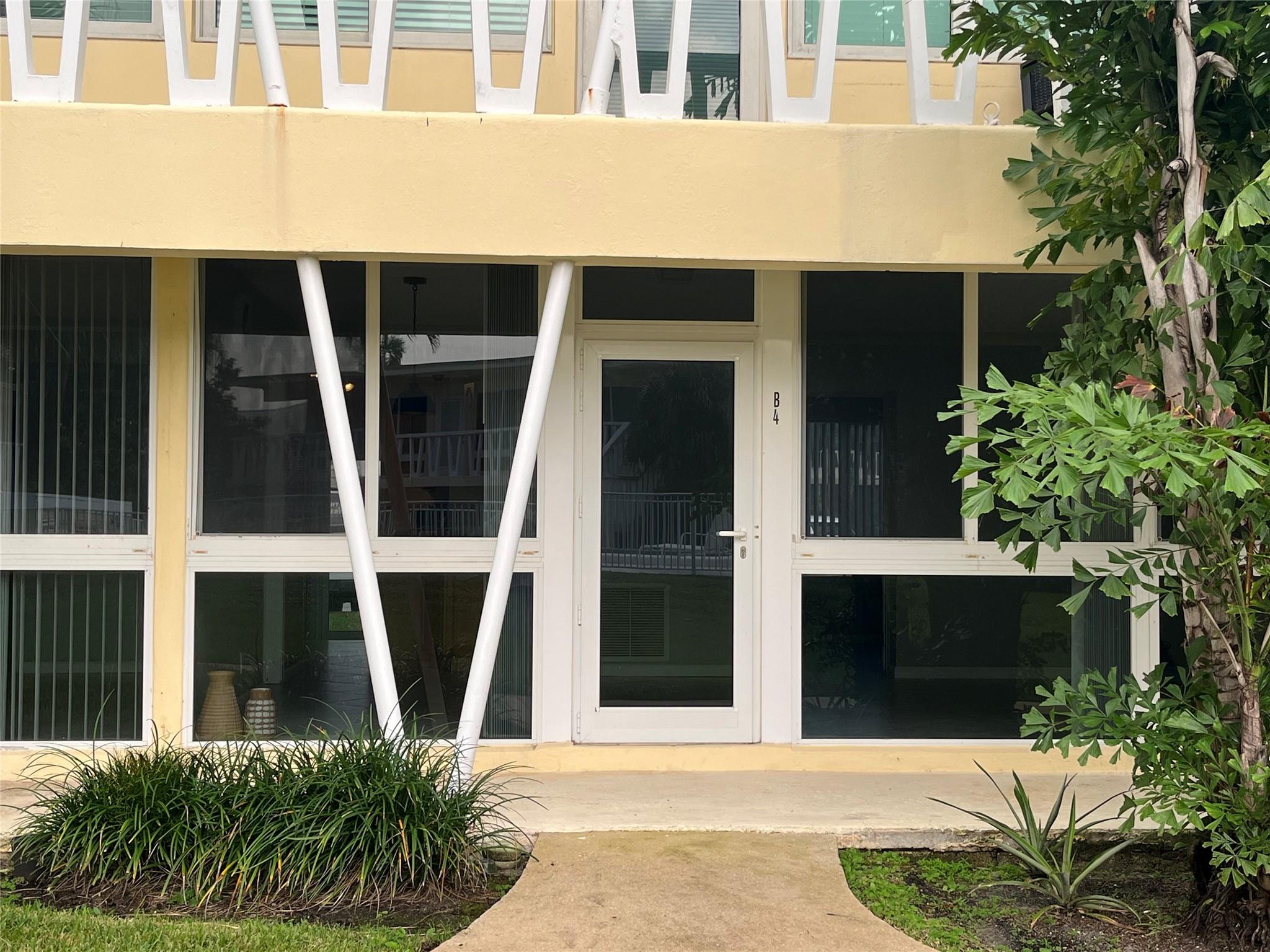 2755 NE 28th Ave #B4 Lighthouse Point, FL 33064