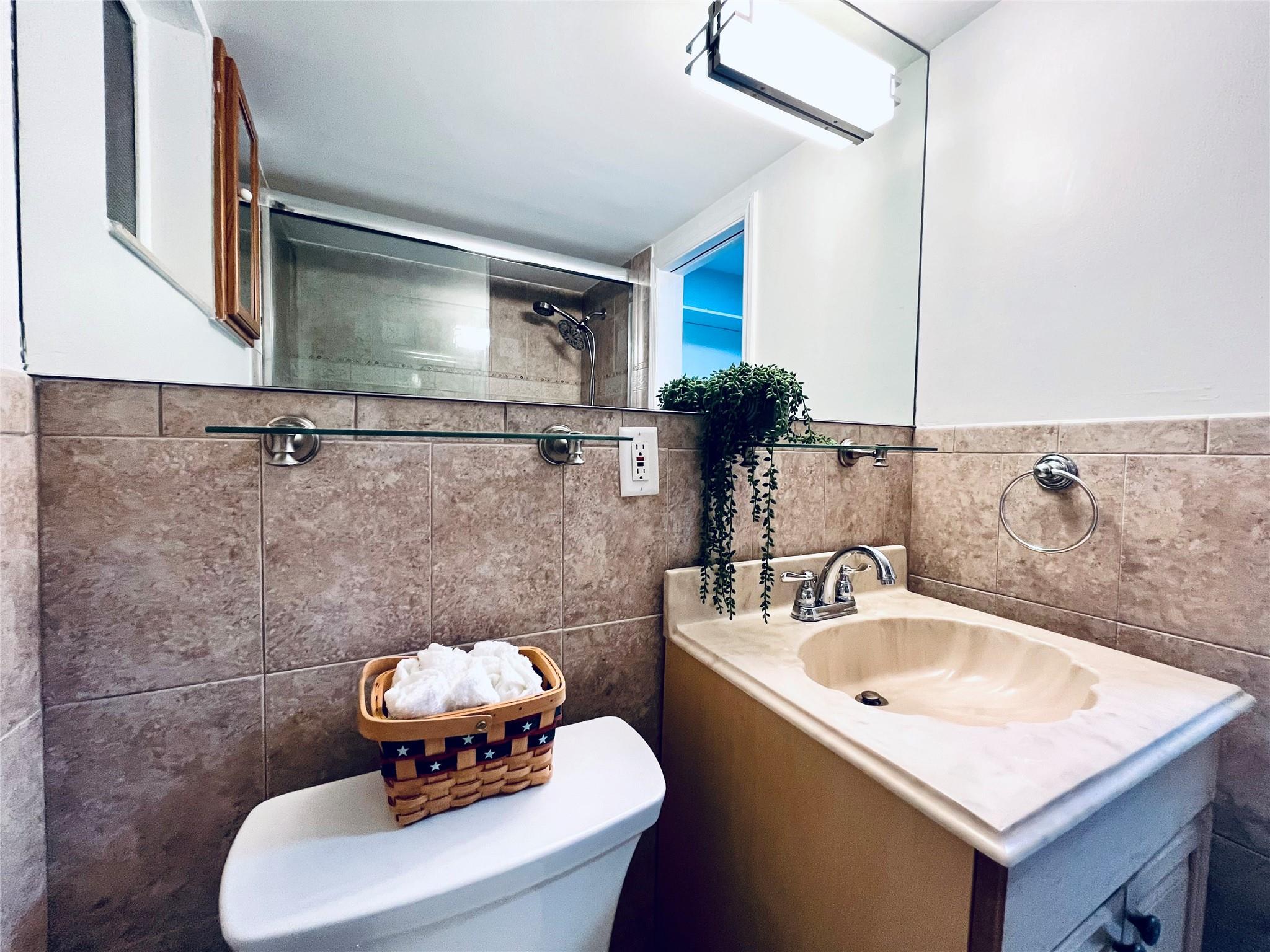 2755 NE 28th Ave #B4 Lighthouse Point, FL 33064