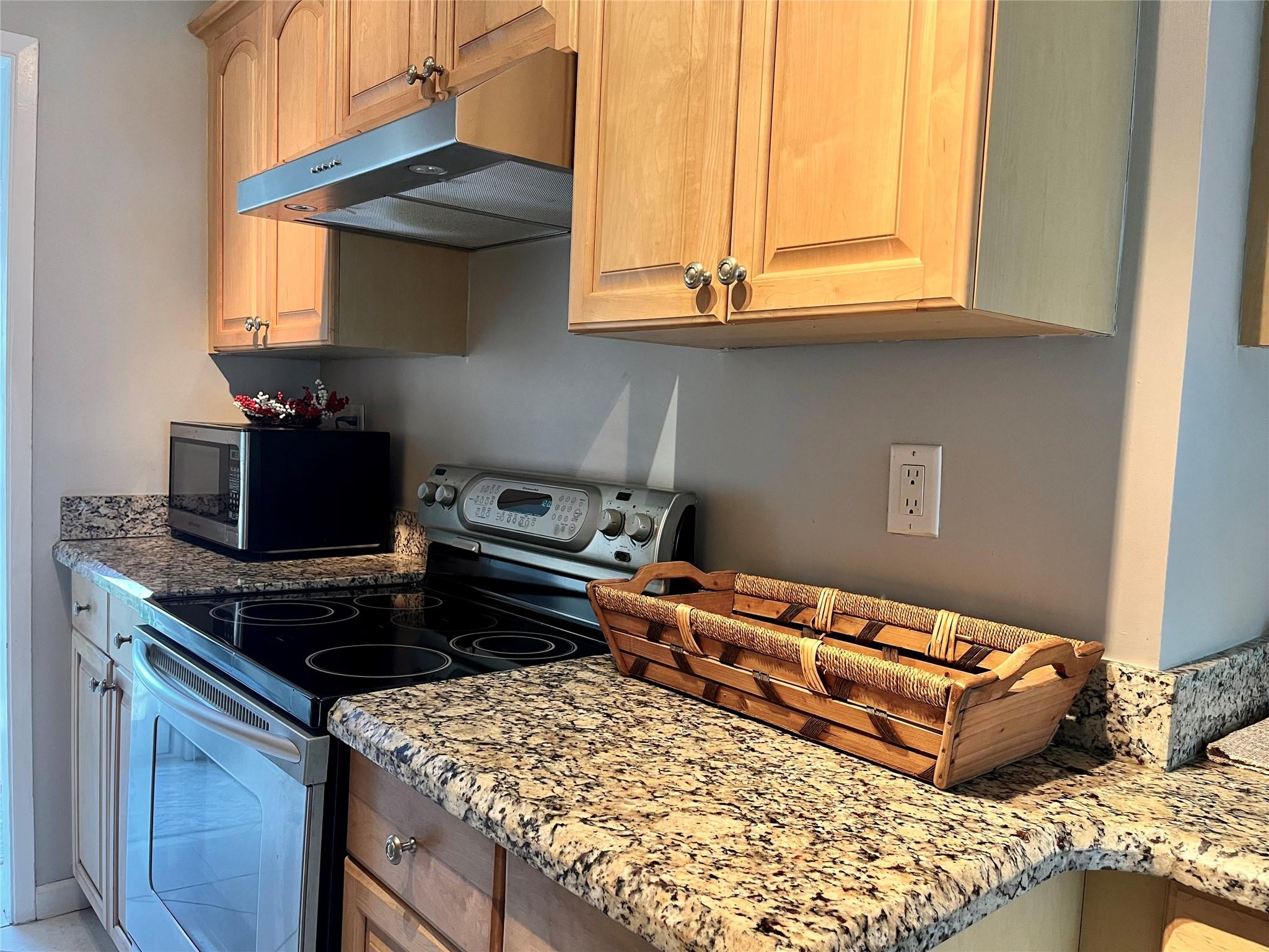 2755 NE 28th Ave #B4 Lighthouse Point, FL 33064