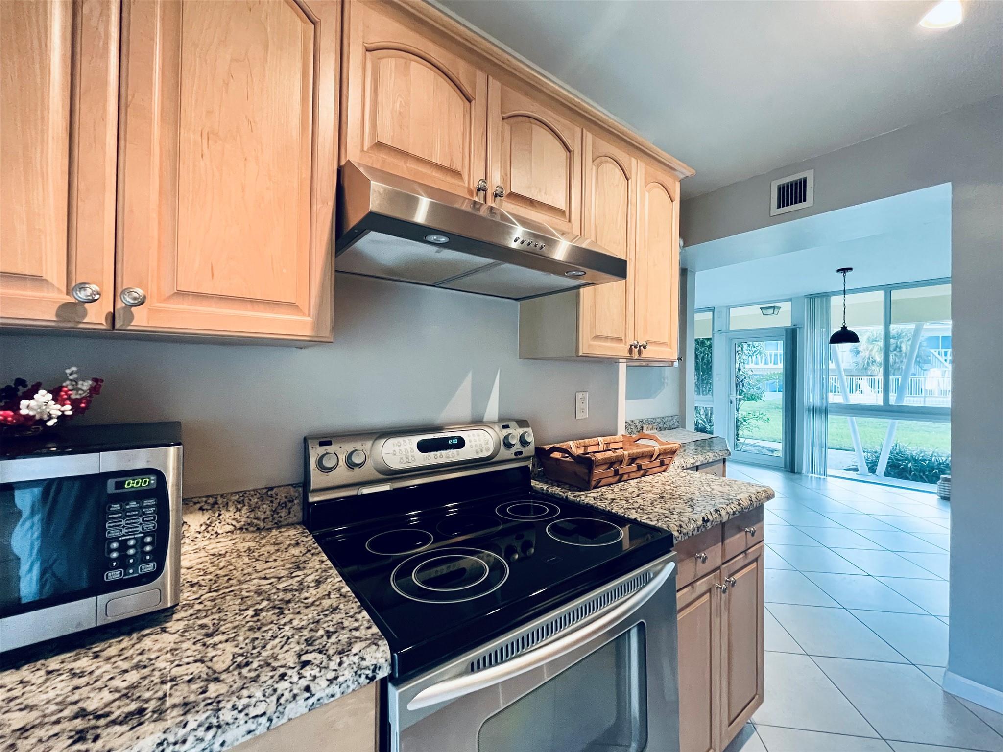 2755 NE 28th Ave #B4 Lighthouse Point, FL 33064