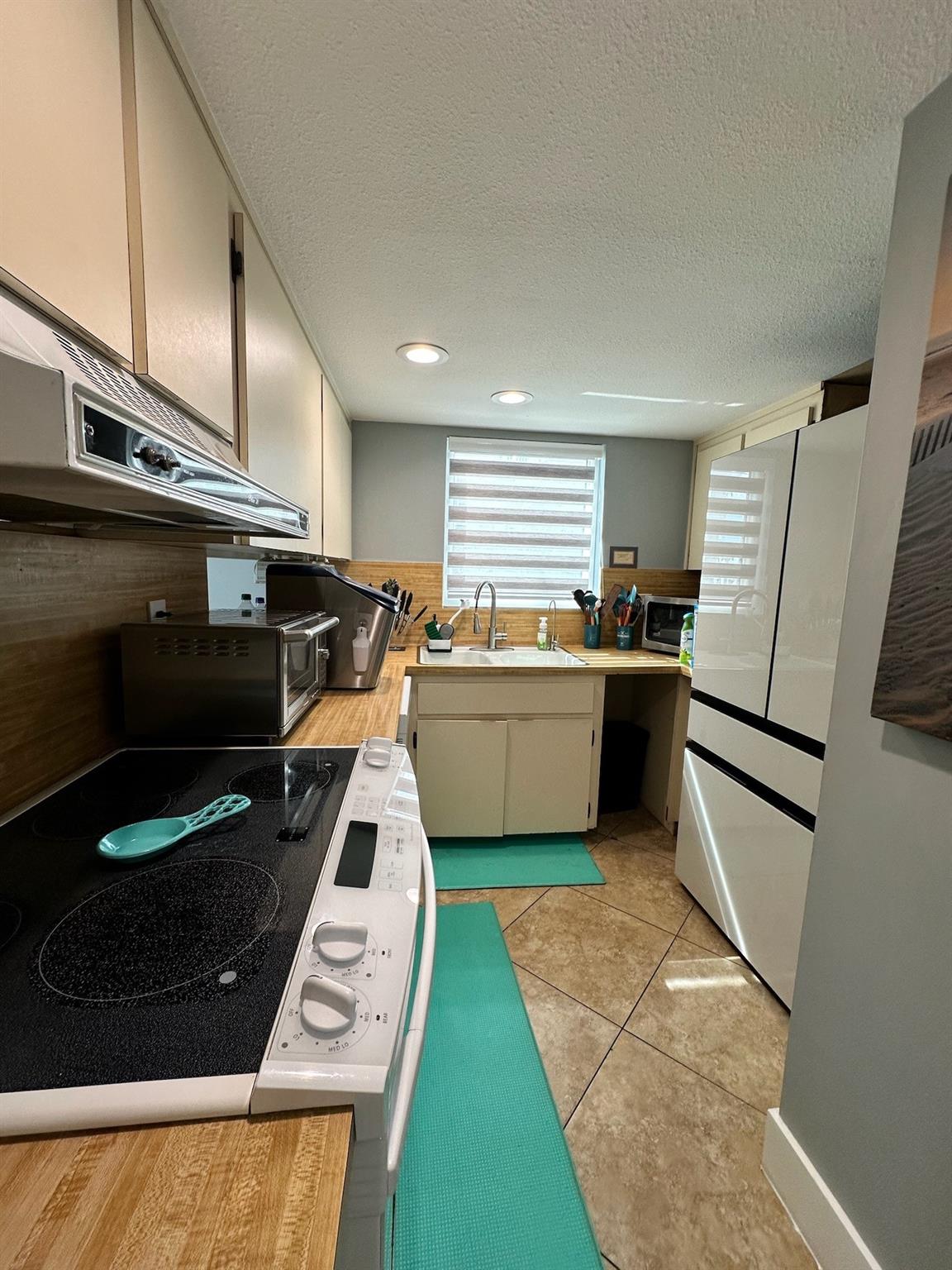 2205 N Surf Rd Hollywood, FL 33019